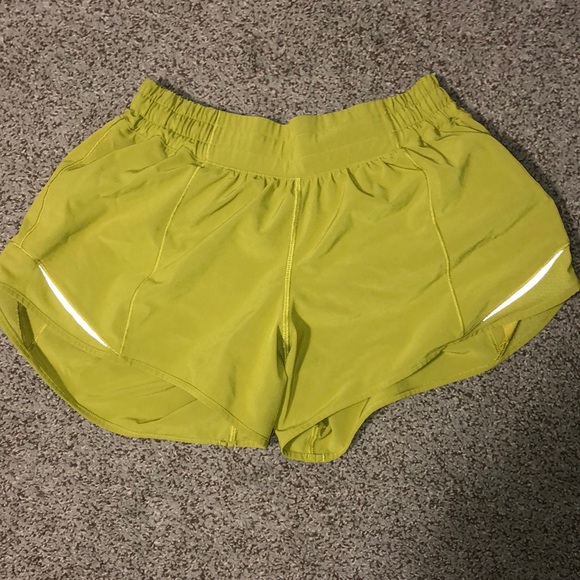lululemon athletica Pants - Lululemon 2.5” hotty hot shorts long